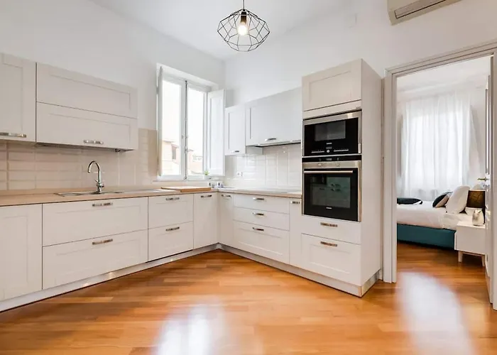 Elegant Flat In Historic Center - 2 Bathrooms בית נופש *