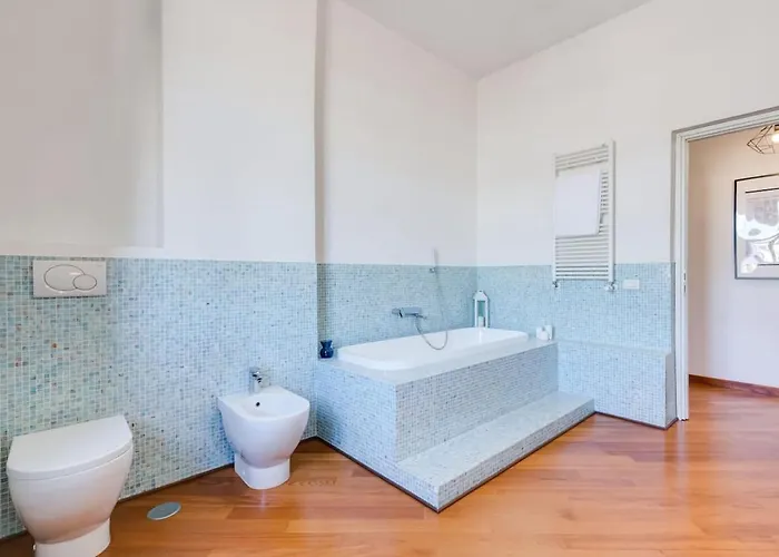 Elegant Flat In Historic Center - 2 Bathrooms בית נופש *