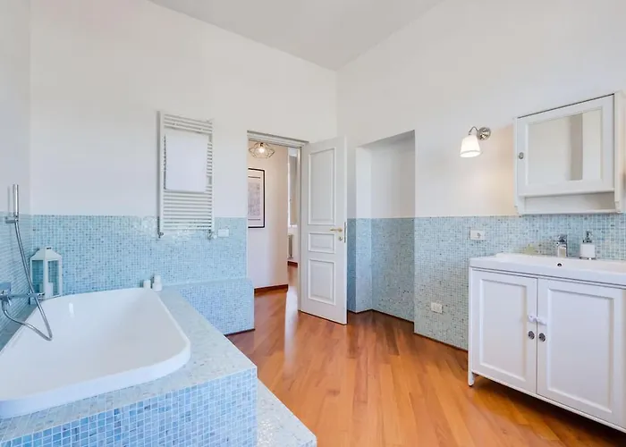 בית נופש Elegant Flat In Historic Center - 2 Bathrooms
