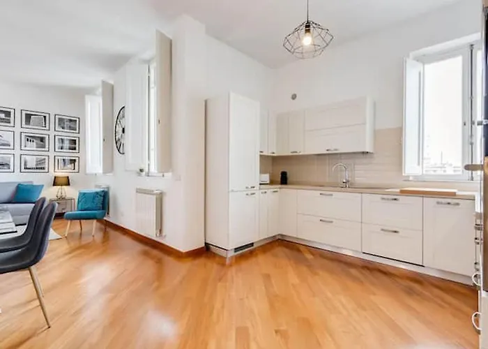 Elegant Flat In Historic Center - 2 Bathrooms בית נופש