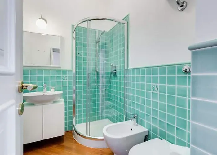Elegant Flat In Historic Center - 2 Bathrooms בית נופש